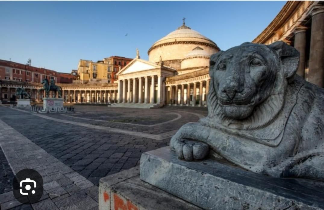 Ferienwohnung Casa Gioia, Tra Palazzo Reale,Lungomare E Monte Echia Neapel Exterior foto